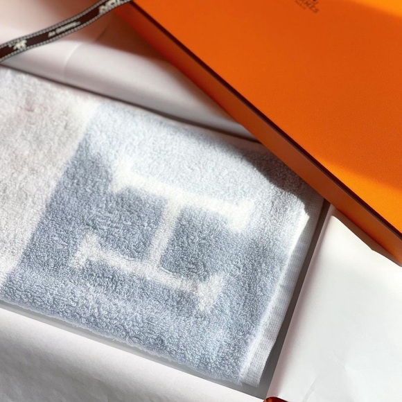 NWT HERMÈS AVALON TOWEL - Picture 5 of 5